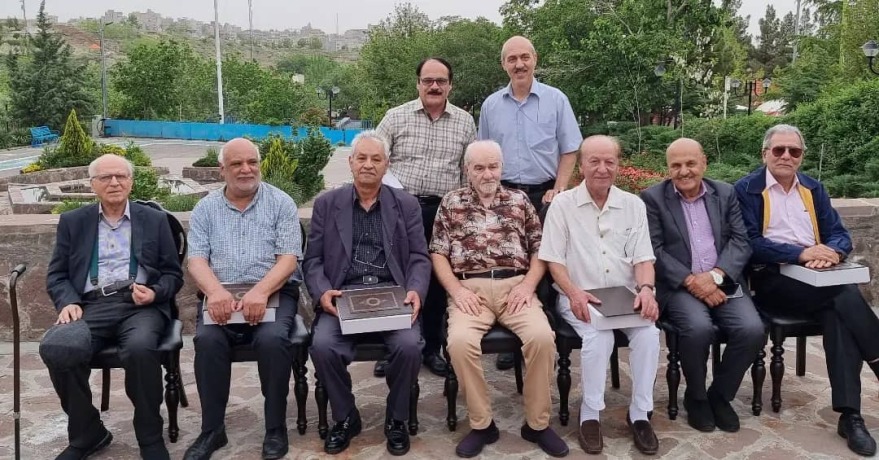 تقدیر از پیشکسوتان